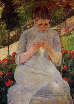 Mary Cassatt Werke - Junge Frau Nähen in einem Garten Mütter Kinder Mary Cassatt
